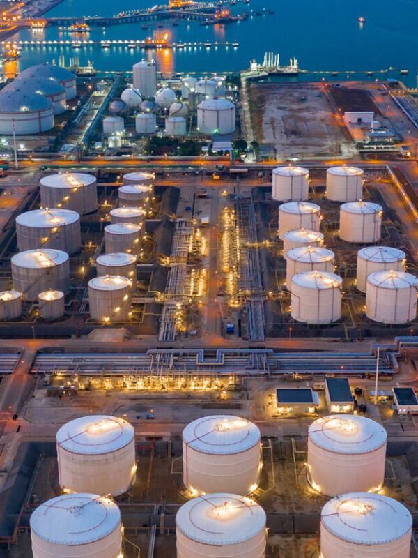 Tank storage facility for petroleum products at ECT Delta Terminal B.V