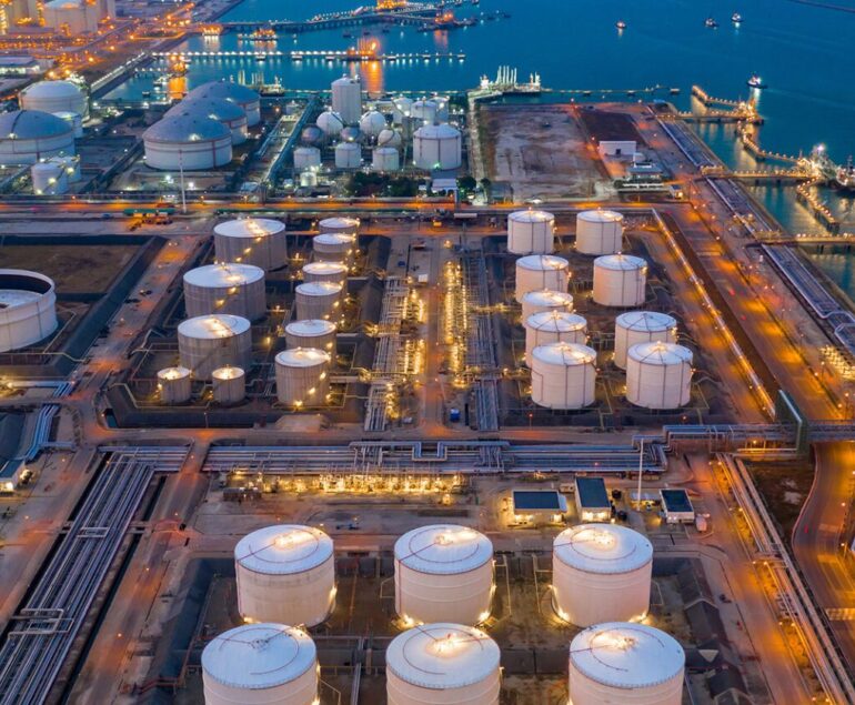 Tank storage facility for petroleum products at ECT Delta Terminal B.V